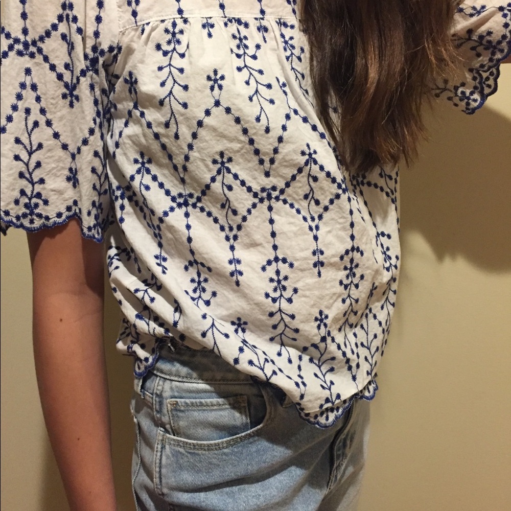 Embroidered navy-white seaside blouse! 🌊